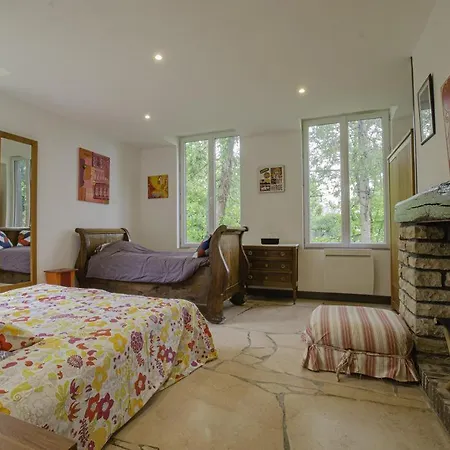Sur Seine Holiday home