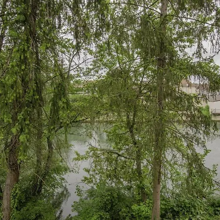 Sur Seine Holiday home *